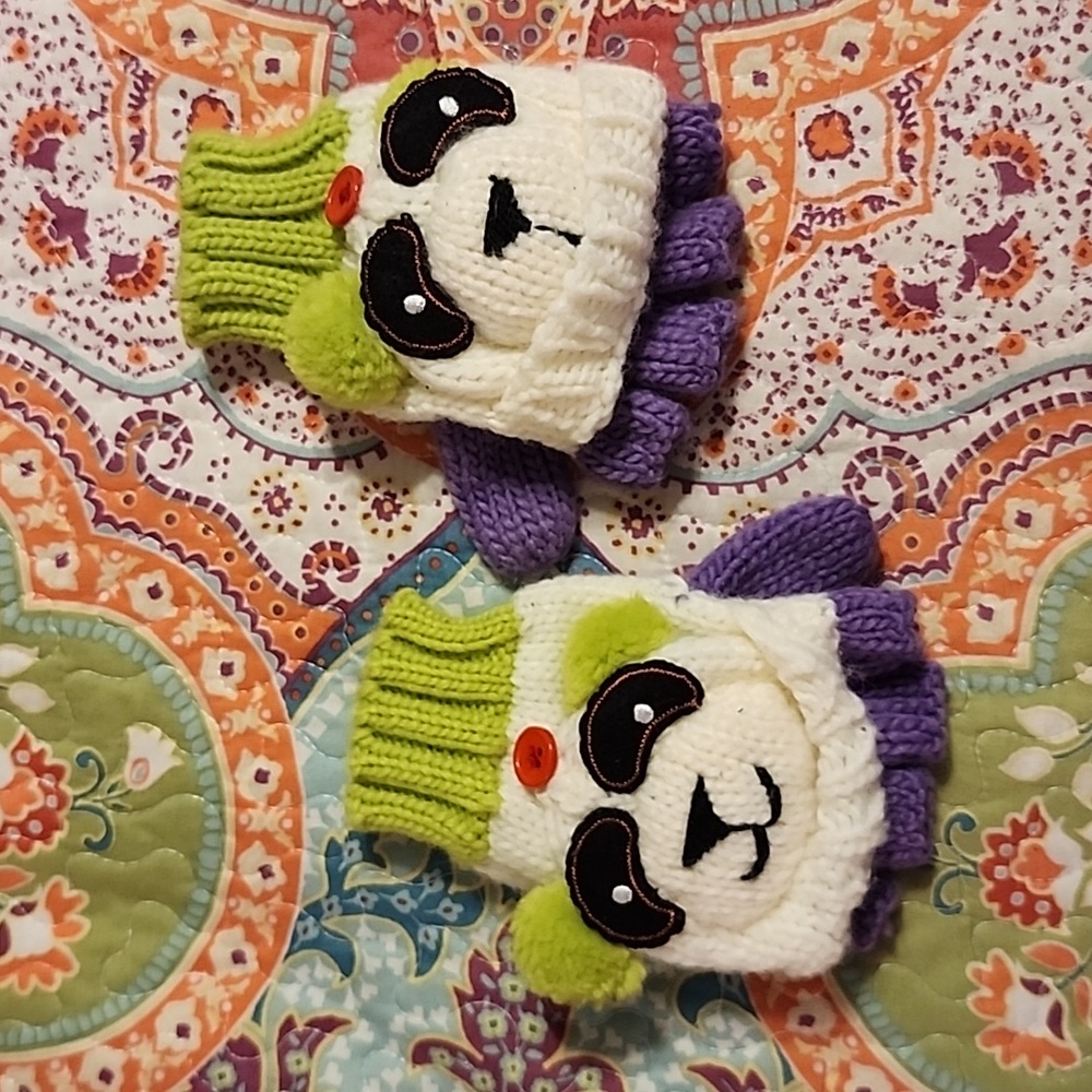 Claire's PANDA Mittens/Gloves